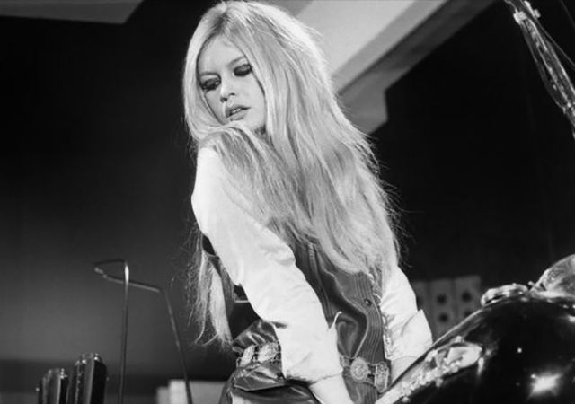 Найчуттєвіші фото секс-символу 50-х Бріджит Бардо - фото 106442