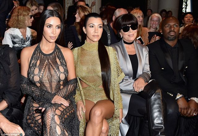 Кім з мамою та сестрою - фото 107002