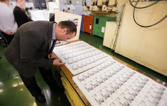 НБУ показав як друкуються гроші - фото 105263