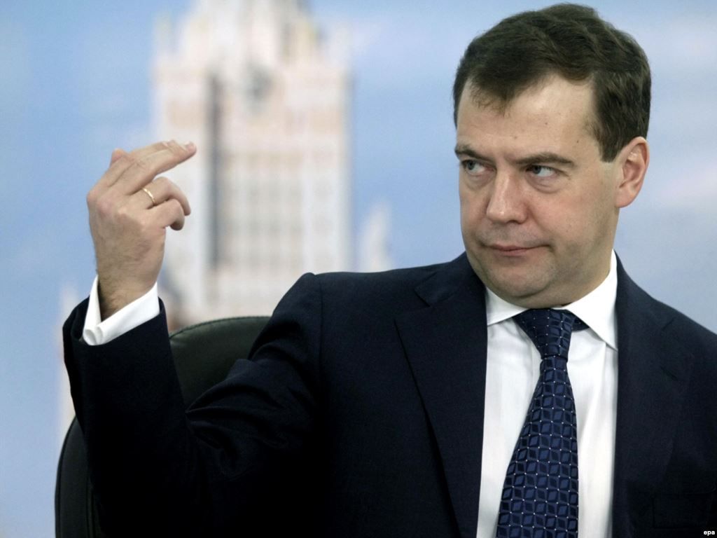 Медведєв визнав катастрофічне падіння доходів росіян