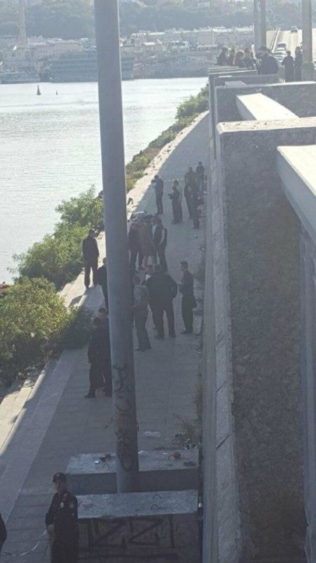 Журналістам розтрощили камеру - фото 104042