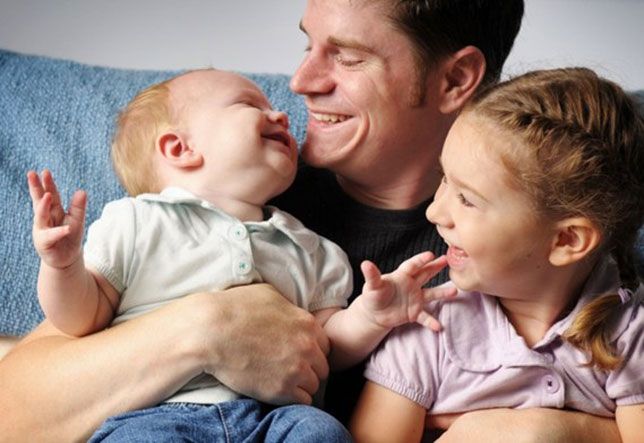 5 кумедних відмінностей тата від мами