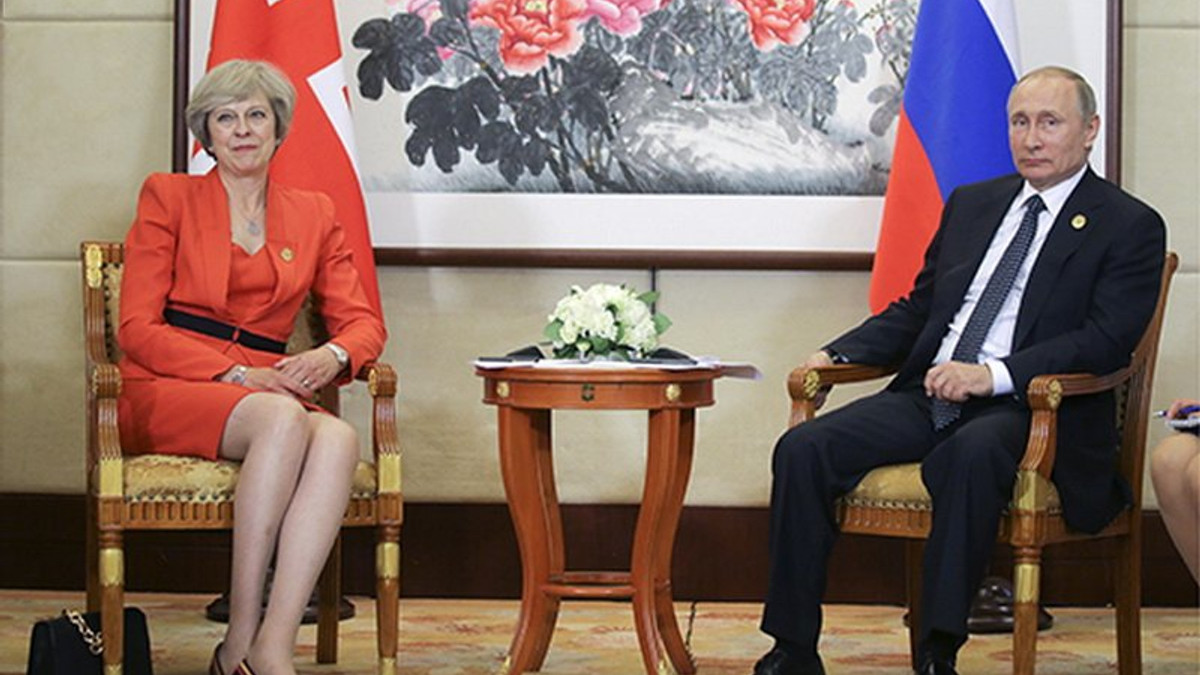 Прем'єр Великобританії забула потиснути руки з Путіном - фото 1