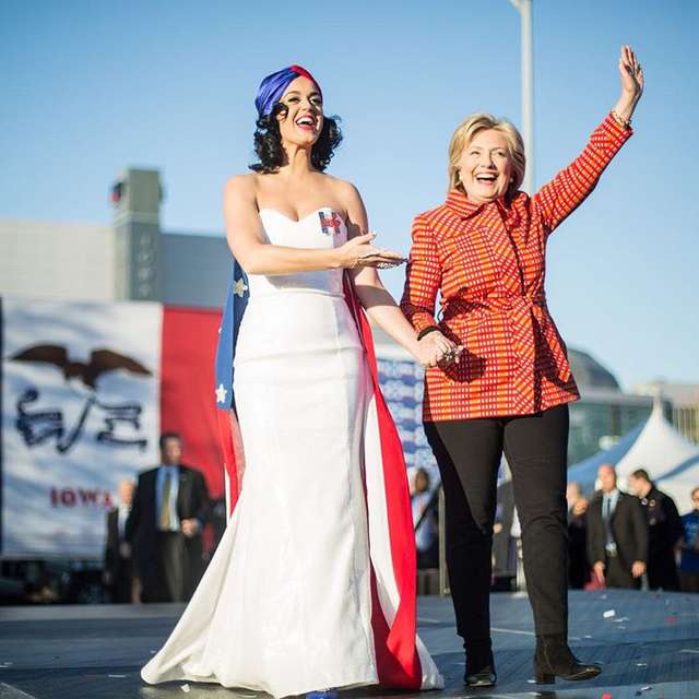 Відома співачка роздяглася заради виборів у США- фото 106239