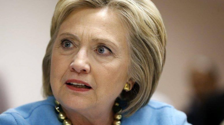 У США телеведучий помилково "похоронив" Клінтон - фото 1