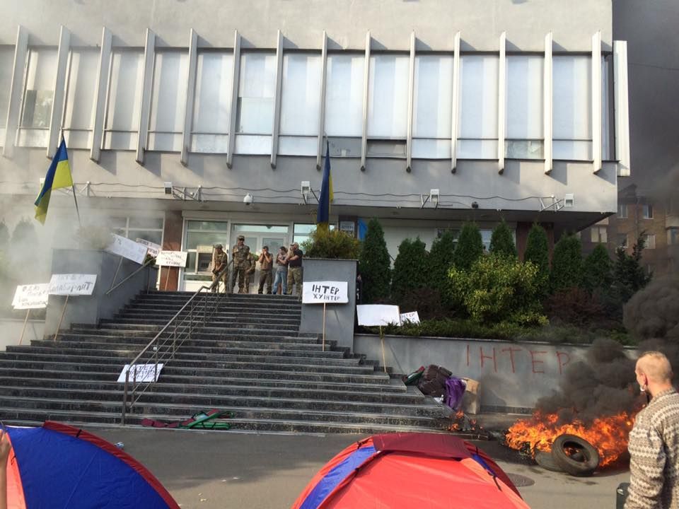 "Інтер"  назвав димову шашку під будівлею протитанковою міною