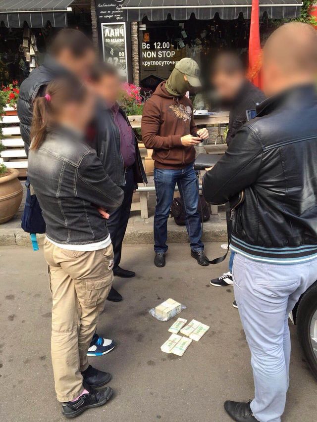 Члена Вищої ради юстиції спіймали на крупному хабарі- фото 104787