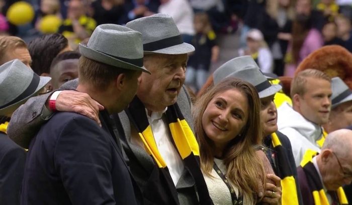 Футбольний клуб розчулив пенсіонерів