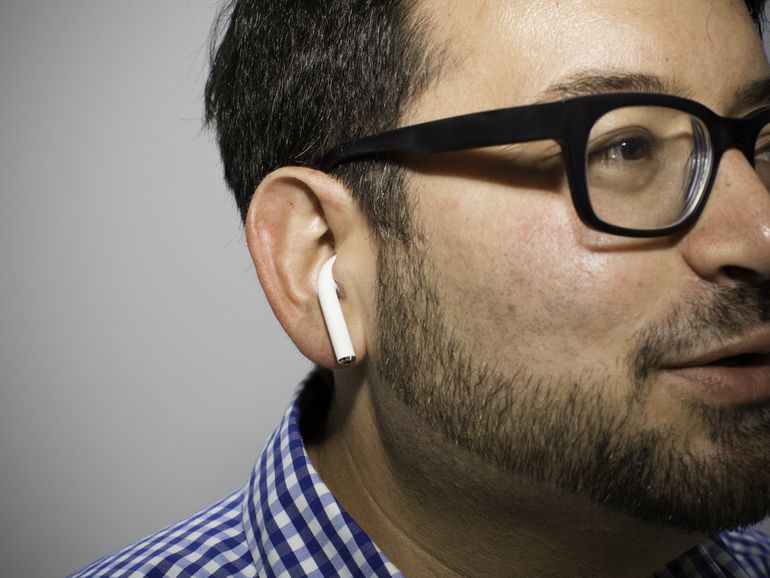 Як соцмережі глузують з нових навушників від Apple