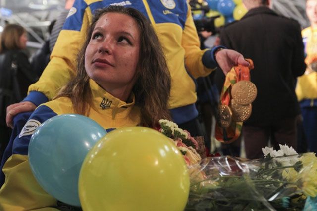 Як зустріли українських паралімпійців: зворушливі фото - фото 104934