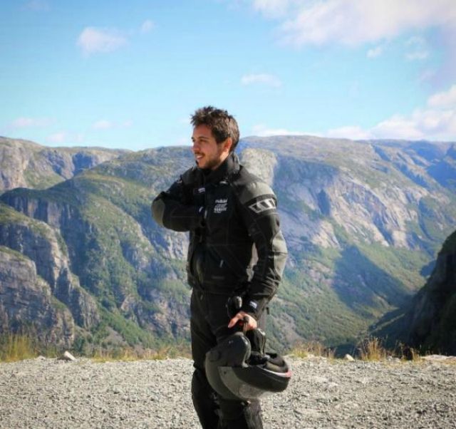 Як виглядають будні наслідного принца Йорданії 
 - фото 101484