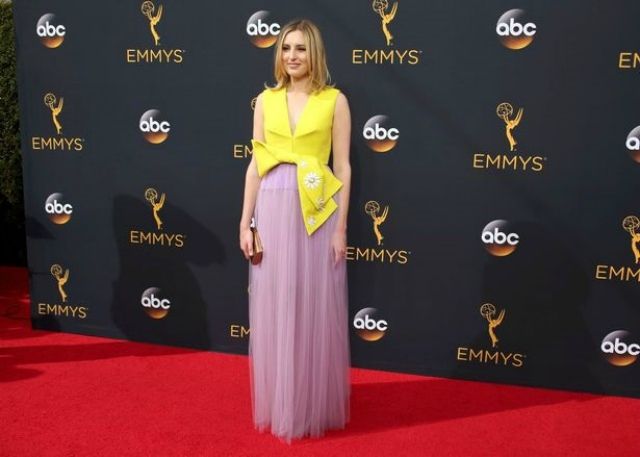 Показано найгірші вбрання знаменитостей на Еммі-2016 - фото 104188