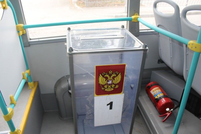 У Сімферополі відкрили виборчі дільниці в автобусах