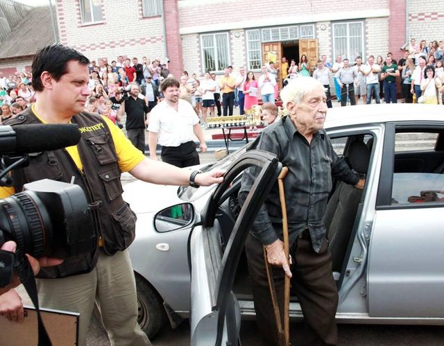 96-річний українець і досі водить авто - фото 102955