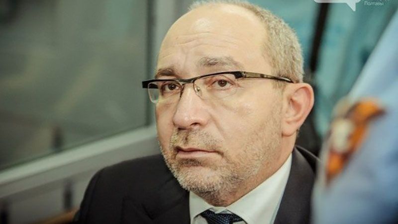 Кернес головного мозку: мер роздав першачкам букварі зі своїм портретом