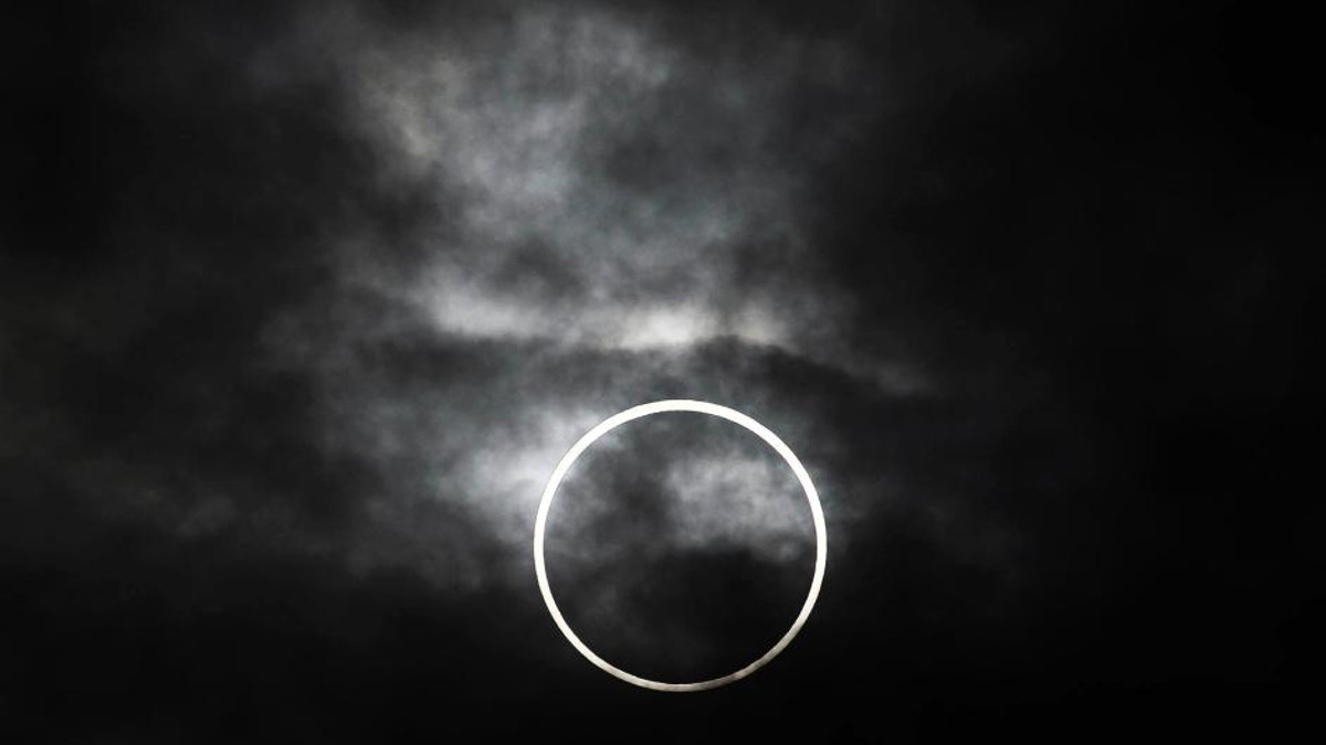 Сьогодні можна буде побачити унікальне сонячне затемнення - фото 1