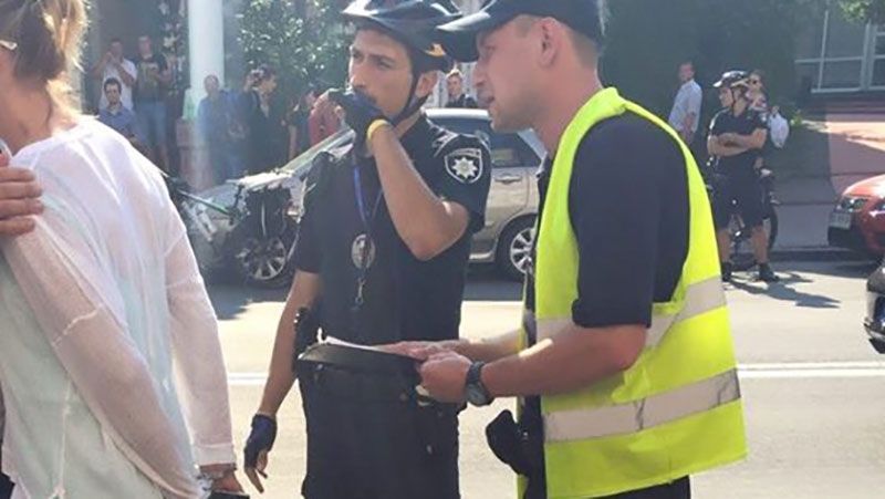 Українська телеведуча нахабно збила поліцейського