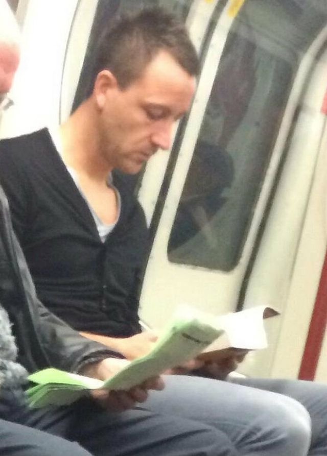 Як зірки футболу їздять у громадському транспорті- фото 104499