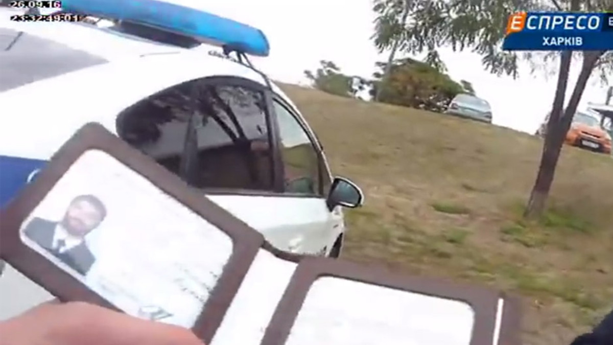 Опубліковано відео з нагрудної камери загиблого поліцейського - фото 1