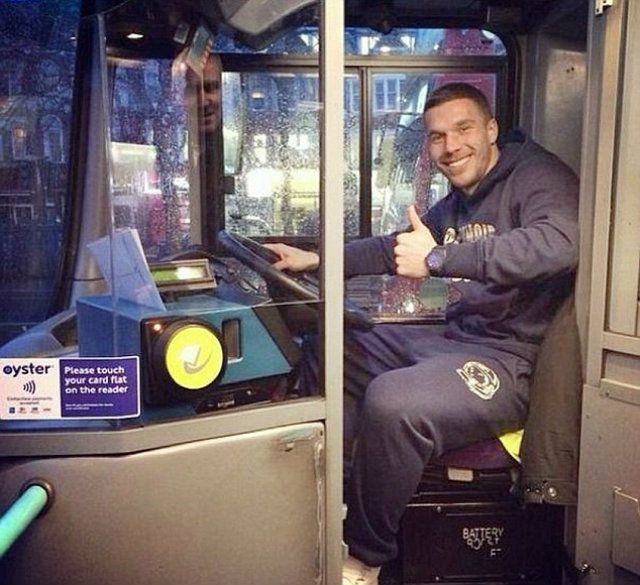 Як зірки футболу їздять у громадському транспорті- фото 104491