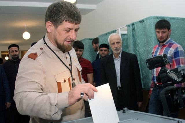 Як Кадиров за себе голосував - фото 104417