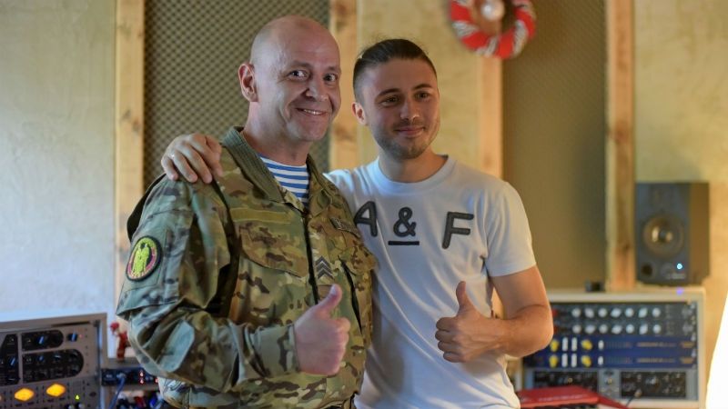 Лідер "Антитіл" заспівав разом з ветераном чотирьох воєн