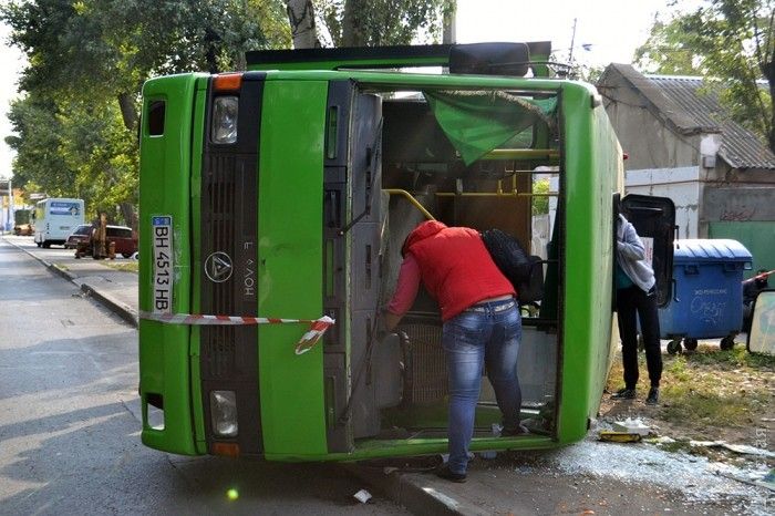 В Одесі перекинулась маршрутка