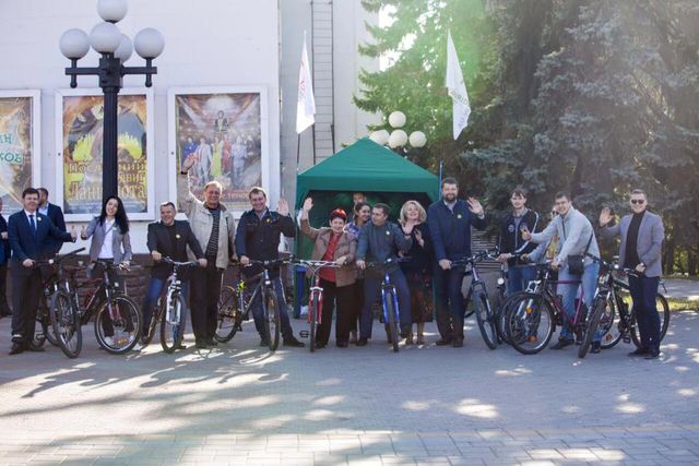 Міськрада Маріуполя пересіла на велосипеди - фото 105064