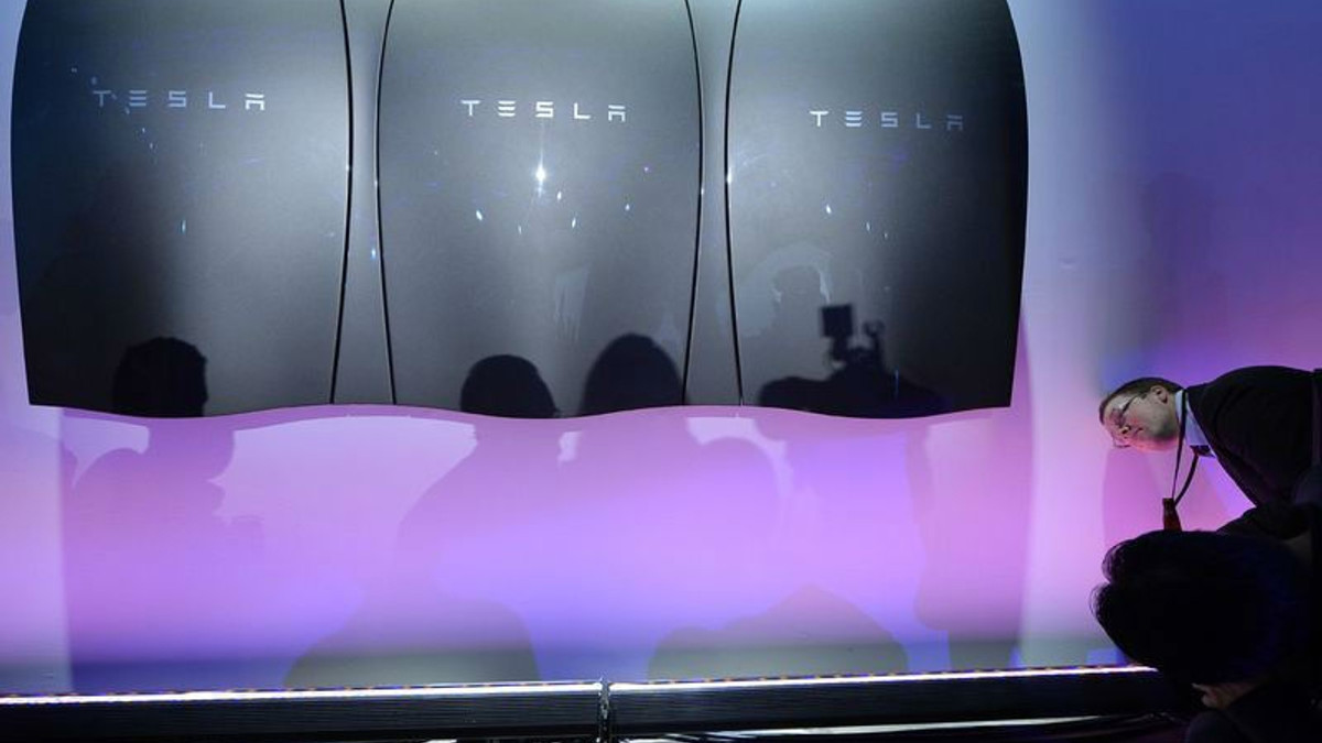 Акумулятор зможе зарядити близько 1000 автомобілів Tesla. - фото 1