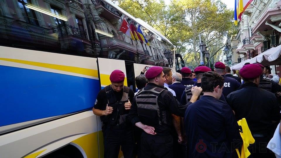 Затримано 7 хуліганів, що напали на турецьких вболівальників - фото 1