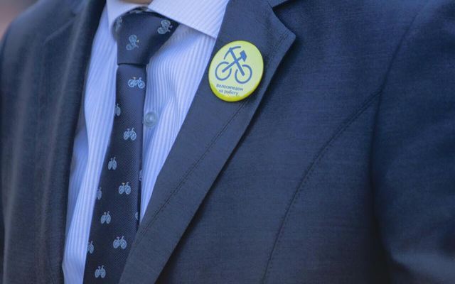 Міськрада Маріуполя пересіла на велосипеди - фото 105060