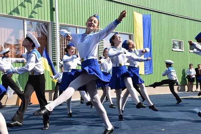 В Україні відкрили першу "зелену" школу з сонячними батареями