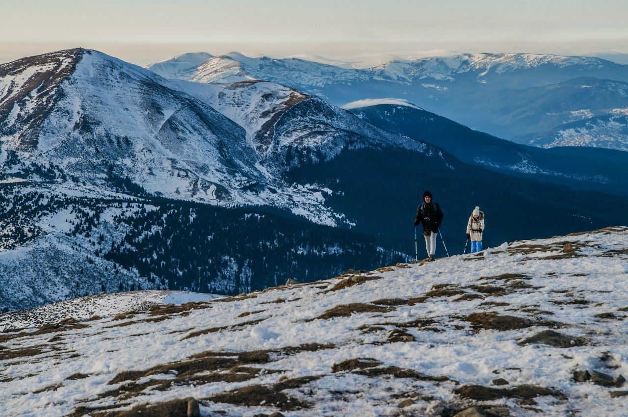 У Карпатах випав перший сніг: фото