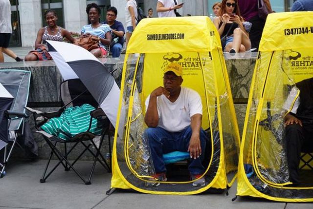 У Нью-Йорку продають місця в черзі за новим iPhone - фото 103465