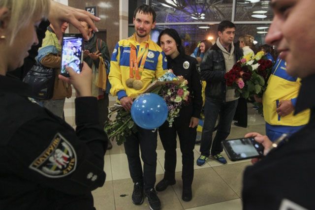 Як зустріли українських паралімпійців: зворушливі фото - фото 104932