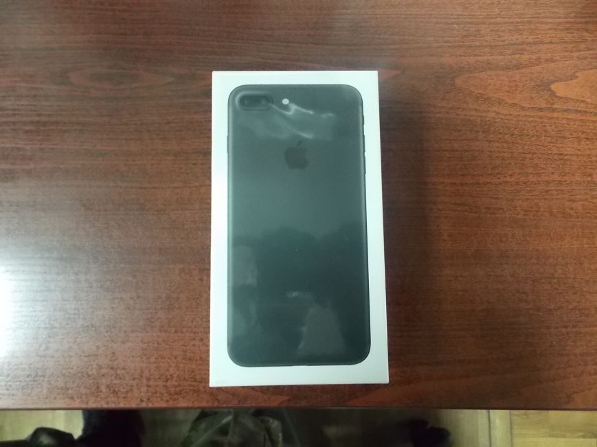 На кордоні з Польщею затримали українців з 13 новенькими iPhone