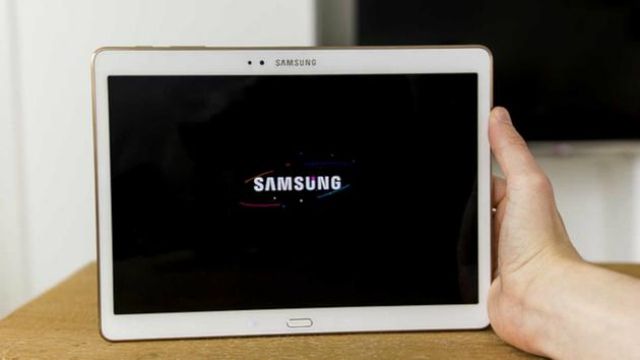 У Манчестері екстрено сів літак через вибух планшета Samsung