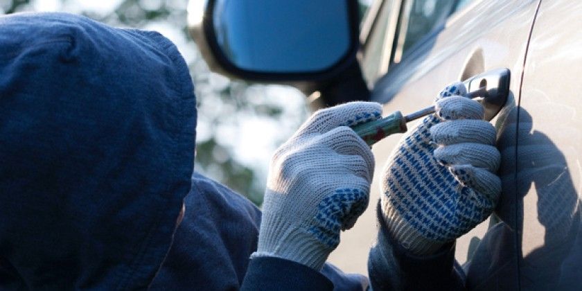 У Запоріжжі упіймали поліцейських, які викрадали машини