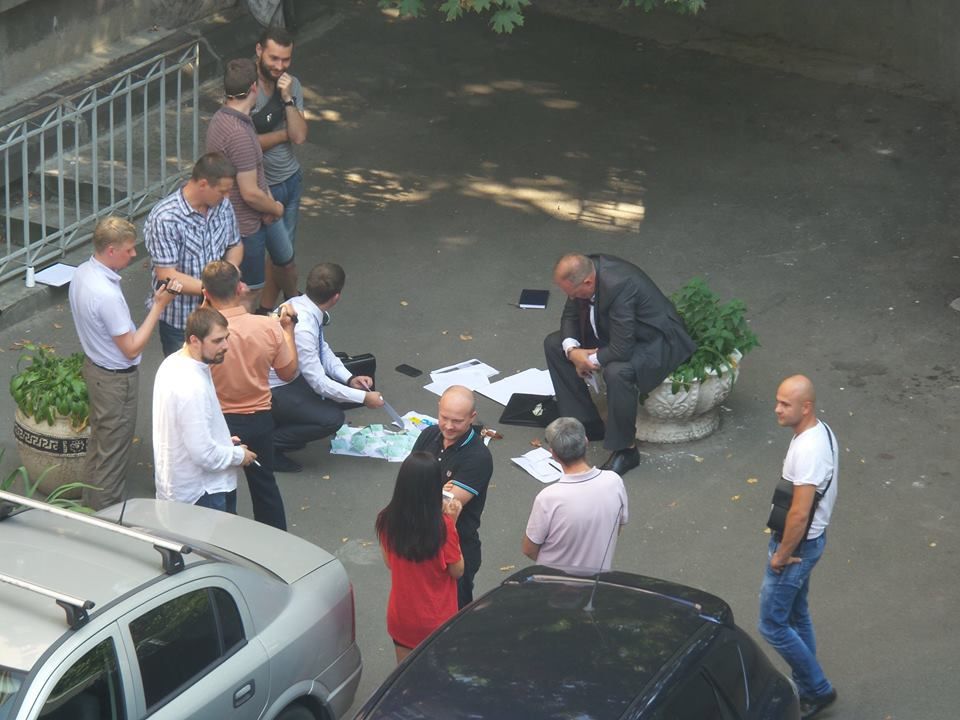 Біля АП упіймали на гарячому хабарника - фото 1