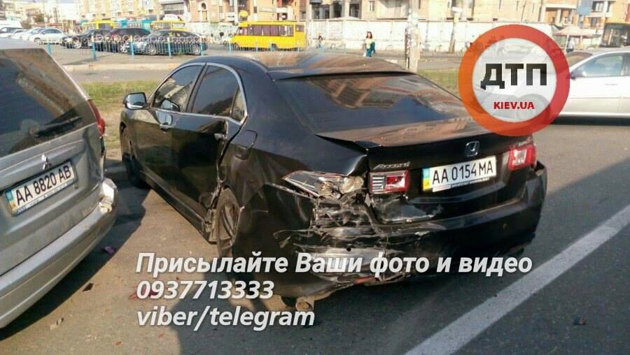 Водій Chevrolet розбив 5 автомобілів у Києві - фото 1