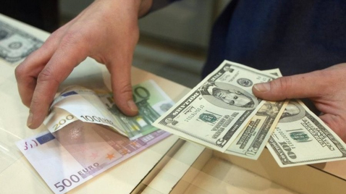 Українці купують підроблену валюту - фото 1