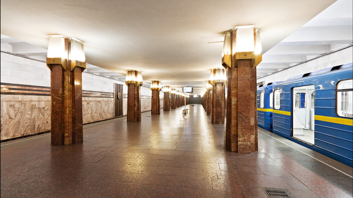 У Києві станція метро тріснула навпіл - фото 1