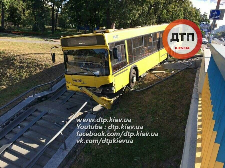 Про постраждалих інформації немає - фото 1