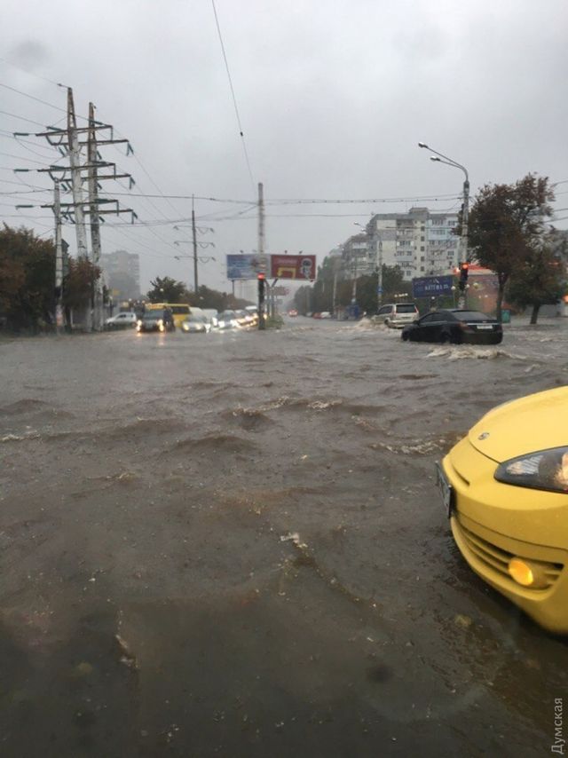 Дороги в Одесі геть затопили - фото 104384