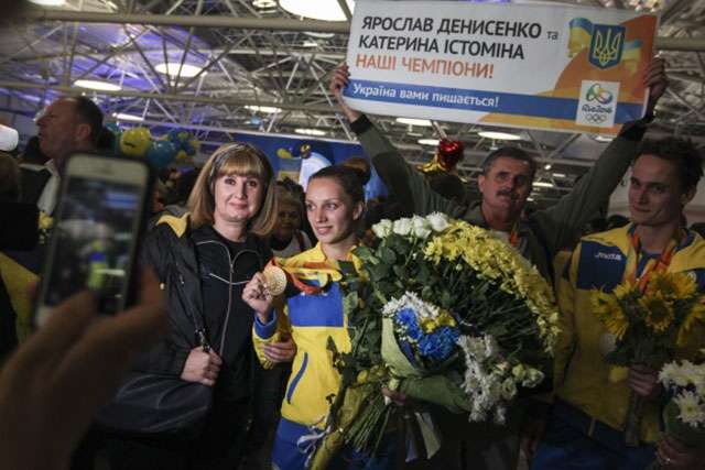 Як зустріли українських паралімпійців: зворушливі фото - фото 104928