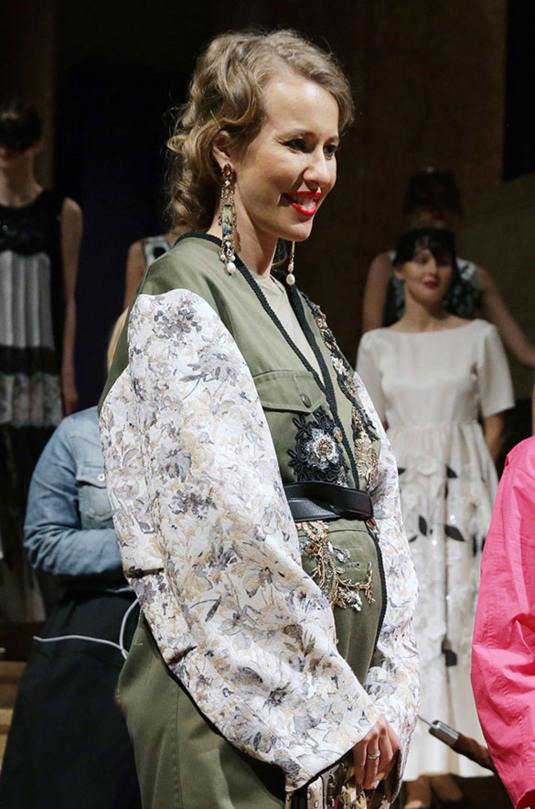 Вагітна Собчак показала стійку на голові