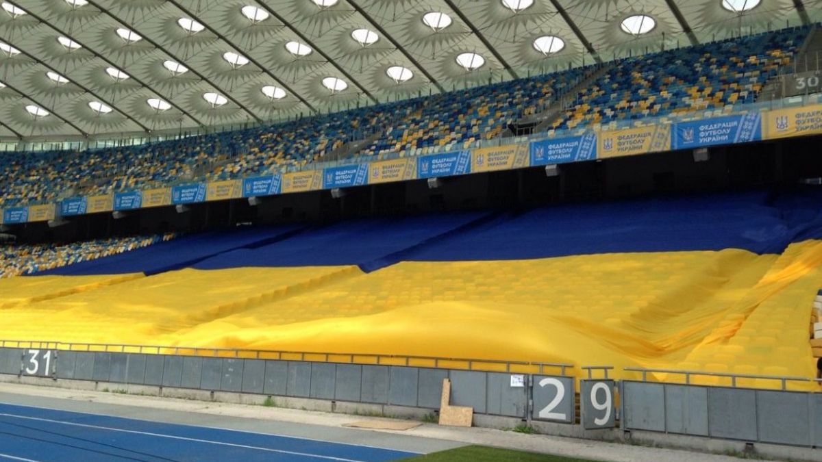 Трибуни НСК "Олімпійський" прикрасить величезний прапор - фото 1