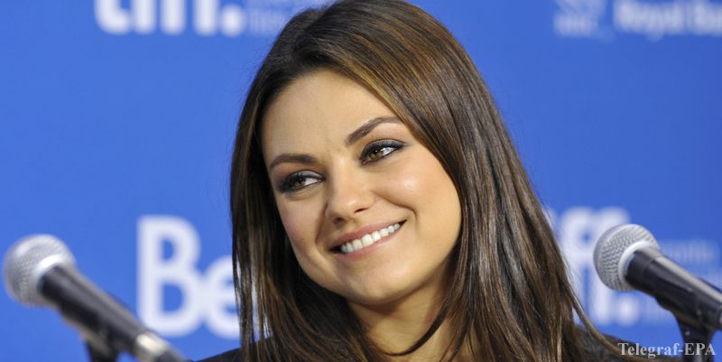 Міла Куніс вийшла на прогулянку у вишиванці - фото 1