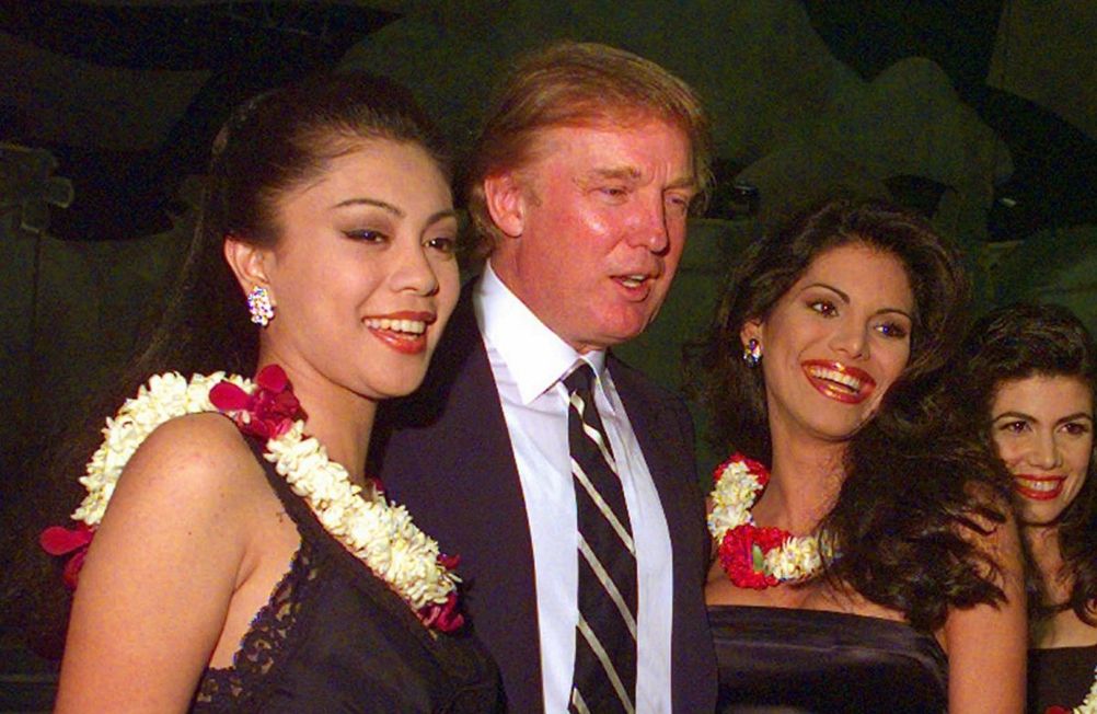 Трамп назвав "огидною" екс-королеву краси, яка підтримує Клінтон