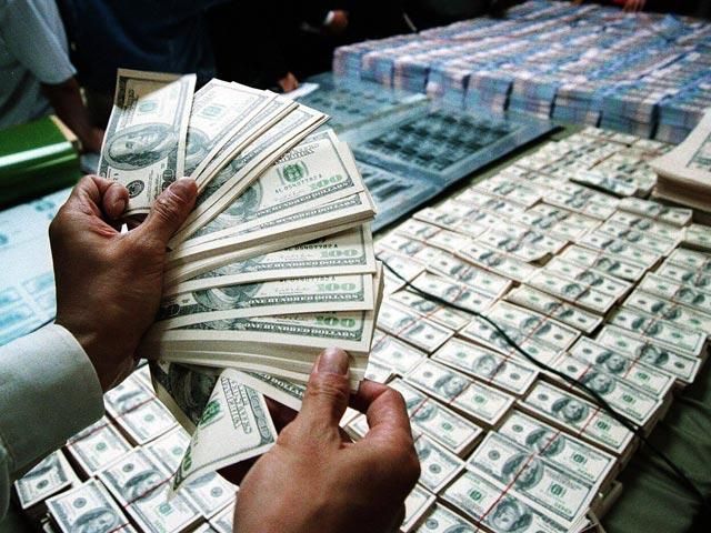 Долар знову перейшов психологічну позначку